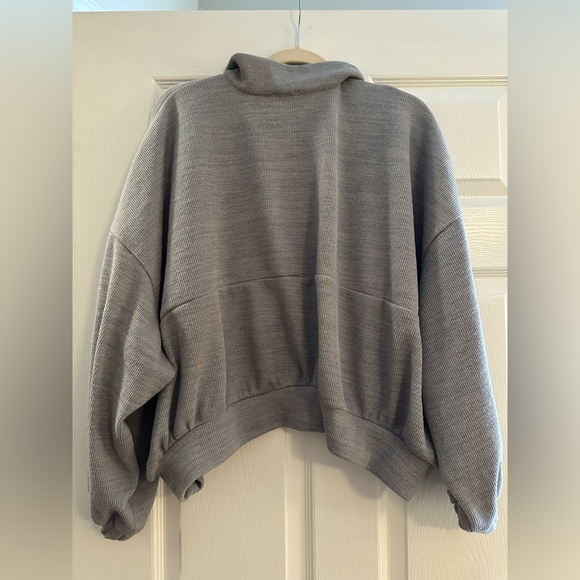 NWOT Oversized Cropped Gray Pullover Top - Picture 3 of 5